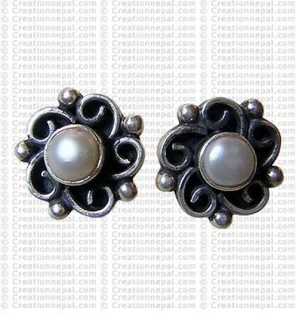 Small ear stud