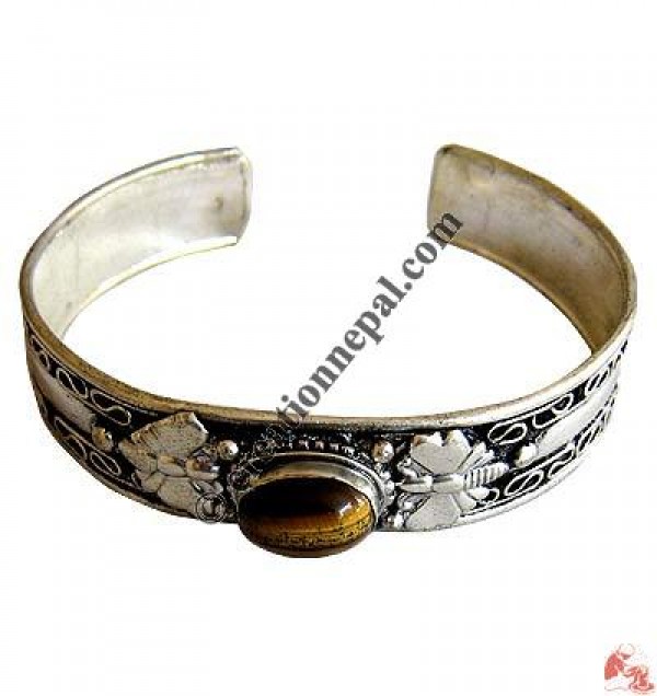 Single stone white-metal bangle1