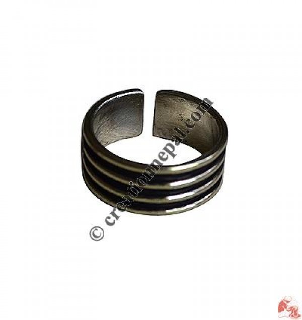 White metal wire finger ring