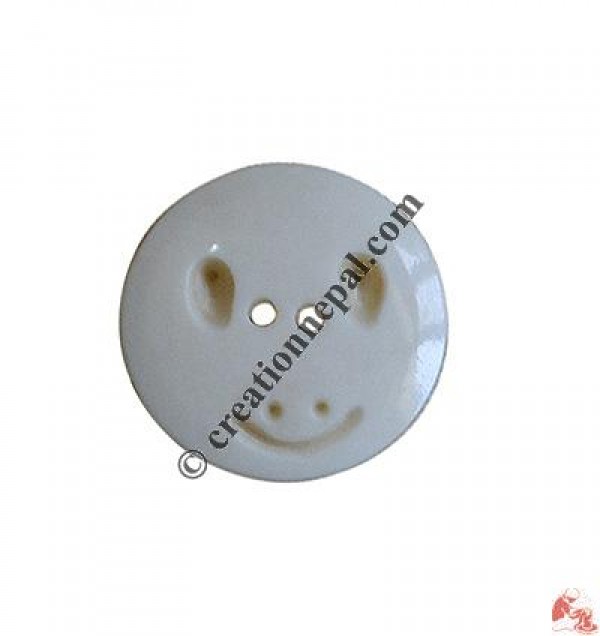 Smily carved bone button (packet of 10)