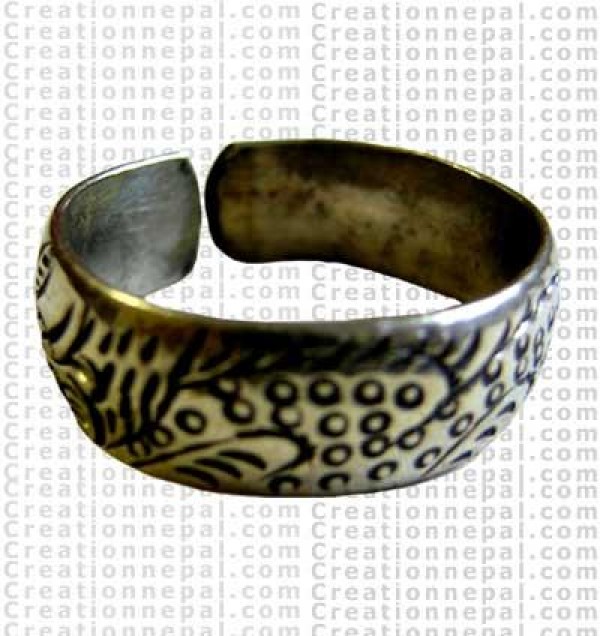 Carved finger ring