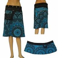 Knee length buttons adjusted printed skirt