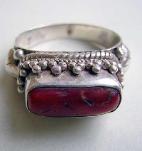 Coral stone finger ring