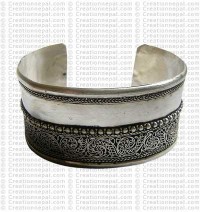 Wide design whitemetal bangle