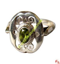 Peridot silver jali finger ring