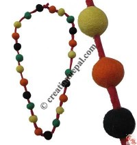 Felt balls thread necklace2