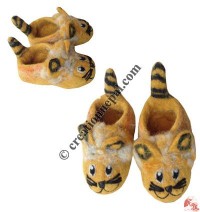 Hairy cat design baby shoes