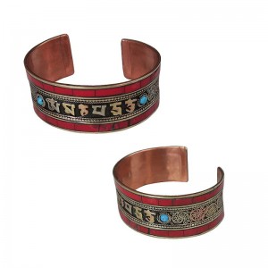 Coral setting Mantra-filigree bangle