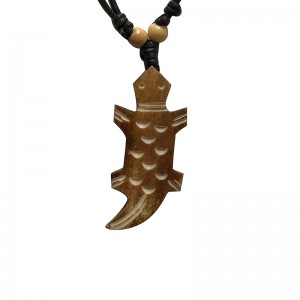 Lizard carved bone pendent