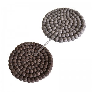 Medium size felt balls Plate Mat