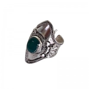 Triangular shape wide-front finger ring