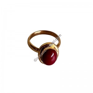 Red capsule golden finger ring