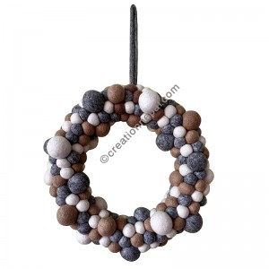 Felt multiple size balls beige wreath