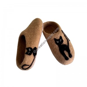 Felt black cat slipper