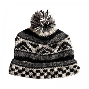 Woolen pompom BW cap
