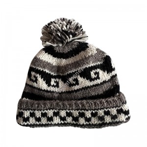 Woolen pompom BW cap2