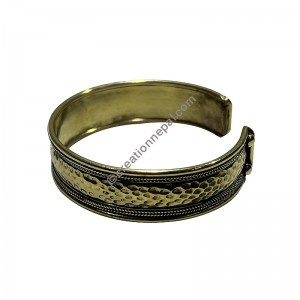 Hand hammered design brass bangle