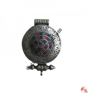Filigree stone setting pendant