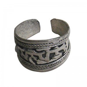 Front wide mantra finger ring