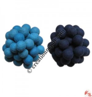 4 cm diameter felt balls