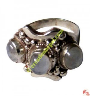 3-stone silver finger ring