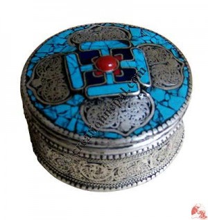 Filigree design jewelry box