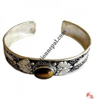 Single stone white-metal bangle1