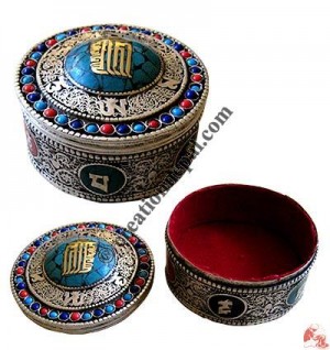Stone decorated filigree jewelry box1