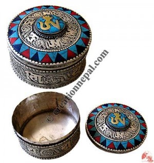 Stone setting on top filigree jewelry box1
