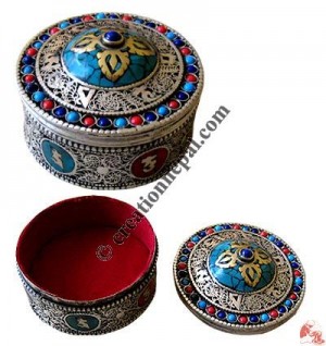 Stone decorated filigree jewelry box3