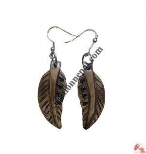 Leaf carved ear ring