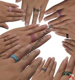 Glass beads wire finger ring