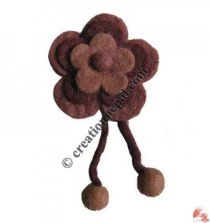 Three-step with balls felt brooch