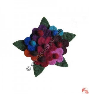 Eight-flowe with leaves felt brooch