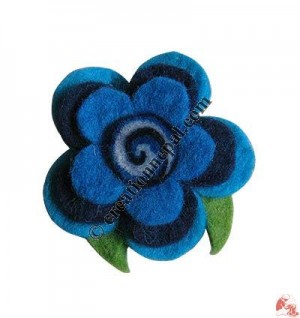 Three-step flower felt brooch