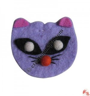 Cat cartoon design felt brooch