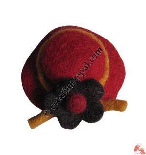 Cap design felt brooch