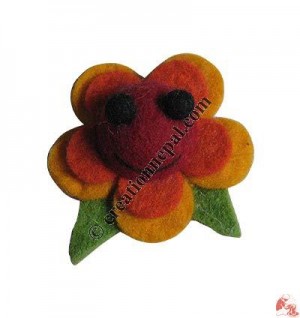 Frog cartoon design felt brooch1