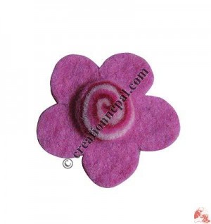 Simple flower small felt brooch