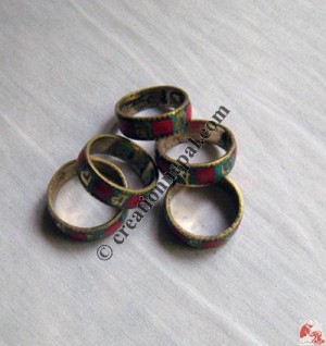 Mantra and chips brass finger ring