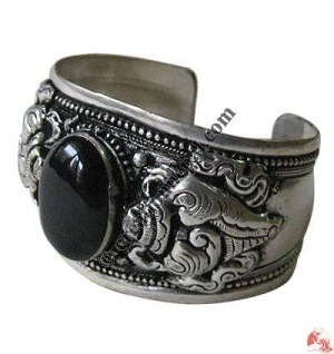 Conch carved white metal bangle