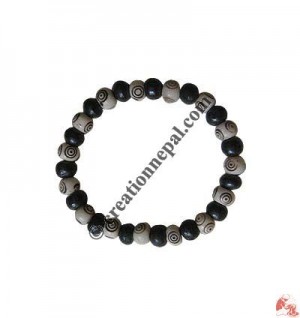 Carved beads wrist band2
