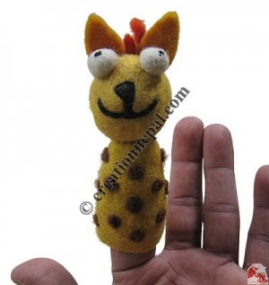 Finger press felt puppet3