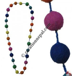 Felt balls thread necklace