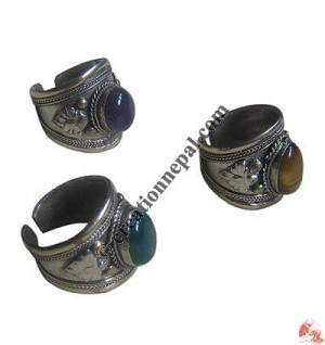 Assorted stone center wide white metal finger ring