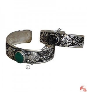 Simple filigree Single stone bangle