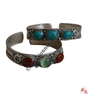 Three stone simple bangle
