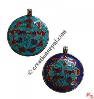 Decorated round pendent