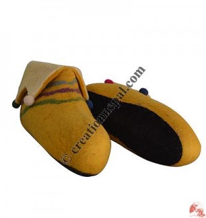 Ball decorated felt shoes5 - Kid