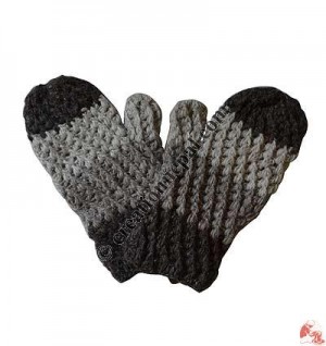 Woolen stripes design mitten